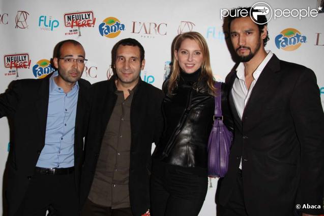 Djamel Bensalah, Zinedine Soualem, Frédérique Bel et son chéri à la fête du film  Neuilly sa mère , à Paris le 27 novembre 2009.