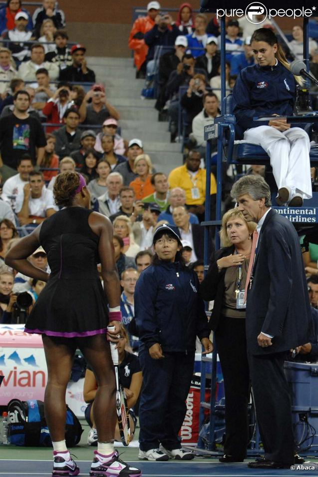 Serena Williams pète un plomb lors de l'US Open, le 12 septembre 2009.
