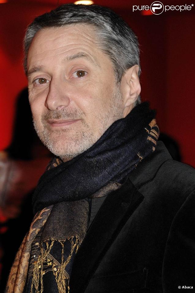 Antoine de Caunes, lors de l'avant-première de La folle histoire d'amour de Simon Eskenazy, qui s'est tenue au Gaumont Capucines, à Paris, le 30 novembre 2009.