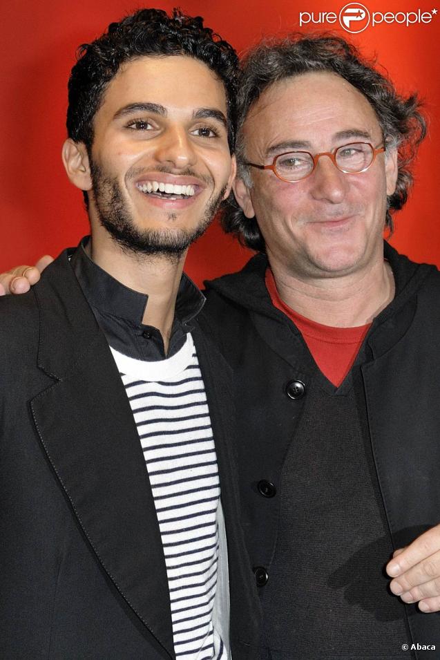 Mehdi Dehbi et Jean-Jacques Zilbermann, lors de l'avant-première de La folle histoire d'amour de Simon Eskenazy, qui s'est tenue au Gaumont Capucines, à Paris, le 30 novembre 2009.