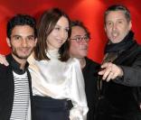 Mehdi Dehbi, Elsa Zylberstein, le réalisateur Jean-Jacques Zilbermann et Antoine de Caunes, lors de l'avant-première de La folle histoire d'amour de Simon Eskenazy, qui s'est tenue au Gaumont Capucines, à Paris, le 30 novembre 2009.