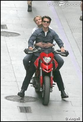 Cameron Diaz et Tom Cruise, en pleine balade à moto sur le tournage de  Knight & Day 
