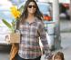 Camila Alves, au bord de l'accouchement et son craquant Levi vont provoquer une overdose de fleurs... au futur papa !