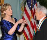 Hillary Clinton et Mel Brooks récompensé par le Kennedy Center, à Washington le 6 décembre 2009.
