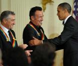 Robert de Niro, Bruce Sprinsteen et Barack Obama, à Washington, le 6 décembre 2009.