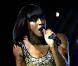 Alexandra Burke performe durant le Jingle Bell Bal au O2 à Londres le 6 décembre 2009