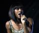 Alexandra Burke performe durant le Jingle Bell Bal au O2 à Londres le 6 décembre 2009