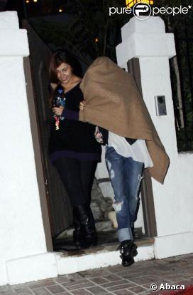 Lindsay Lohan sort de chez Jason Segel à Beverly Hills le 5 décembre 2009