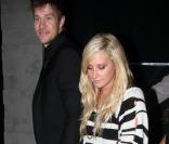 Ashley Tisdale et Scott Speer quittant la soirée d'anniversaire de Vanessa Hudgens, le 14 décembre 2009