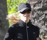 Reese Witherspoon fait son jogging en compagnie de ses copines le 18 décembre 2009