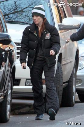 Julianne Moore va chercher sa fille à l'école en tenue de ski à New York le 18 décembre 2009