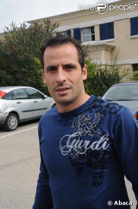 Ludovic Giuly, joueur du PSG, se lance dans le business bling-bling : il s'apprête à ouvrir sa société de service pour sportifs de haut niveau.