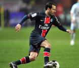 Ludovic Giuly, joueur du PSG, se lance dans le business bling-bling : il s'apprête à ouvrir sa société de service pour sportifs de haut niveau.