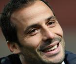 Ludovic Giuly, joueur du PSG, se lance dans le business bling-bling : il s'apprête à ouvrir sa société de service pour sportifs de haut niveau.