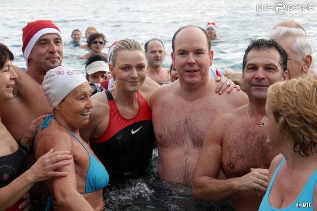 Albert de Monaco et Charlene Wittstock prennent le traditionnel bain de Noël, le 20/12/09