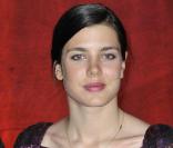 Charlotte Casiraghi somptueuse dans une robe Haute Couture Chanel au gala du centenaire des ballets russes à Monaco le 20/12/09 