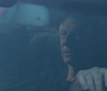 Roman Polanski dans sa limousine à son arrivée à Gstaad le 4 décembre 2009