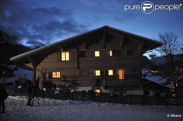 Le chalet Milky Way à Gstaad illuminé le soir de Noël