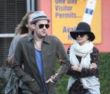 Dans les rues de Los Angeles, Nicole Richie se balade avec son chéri Joel Madden, le 22 décembre.