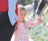 Jennifer Garner se promène avec sa mère Pat et ses deux filles Seraphina et Violet Affleck à Los Angeles le 27 décembre 2009
