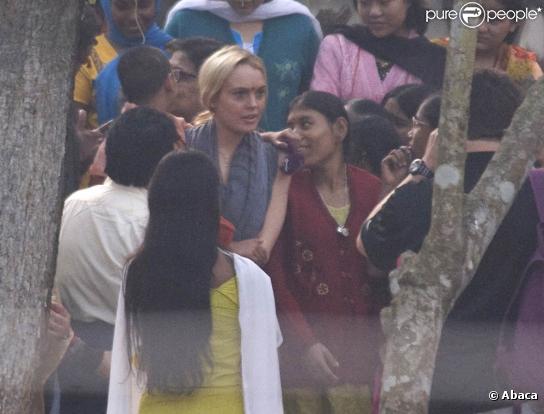 Lindsay Lohan lors de sa visite au SANLAAP, une maison de charité pours les femmes et les filles de Kolkata en Inde le 11 décembre 2009