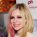 VIDEO : Découvrez les 8 versions étrangères du tube 'Girlfriend' d'Avril Lavigne... dont une en français.