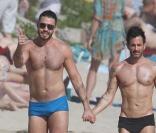 Marc Jacobs et son mari Lorenzo Martone sur la plage à St-Barth