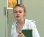 Dakota Fanning et son père Steve font un peu de sport lors du réveillon de Noël à Los Angeles le 24 décembre 2009 