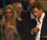 Le prince Harry et sa compagne Chelsy Davy, ensemble pour la finale du X-Factor anglais, le 12 décembre 2009