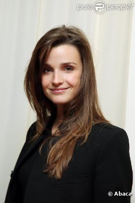 Céline Bosquet prend du galon sur i-Télé : elle animera  Le Grand JT Décalé  à partir du 4 janvier entre 12h et 14h, dans le  Forum de l'info  !