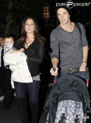 Cam Gigandet accompagné de sa bien-aimée et de leur adorable petite fille ! 3/01/2010 