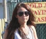 Miley Cyrus et son boyfriend, Liam Hemsworth passent l'après midi à Toluca Lake le 6 janvier 2010