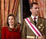 Felipe et Letizia d'Espagne assistent avec le roi Juan Carlos et la reine Sofia à la parade militaire du début d'année le 6 janvier 2010 à Madrid