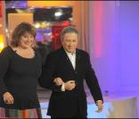 Michèle Bernier accueillie par Michel Drucker à l'émission Vivement Dimanche tournée le 6.01.10 (diffusée le 10.01.10)