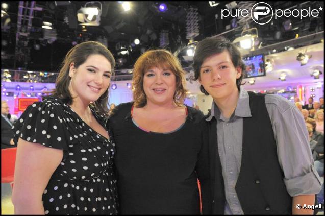 Michèle Bernier entourée de sa fille Charlotte et de son fils Enzo  à l'émission 