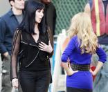 Christina Aguilera et Cher sur le tournage de  Burlesque , à Hollywood, le 7 janvier 2010.