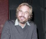 Jason Trawick, boyfriend de la chanteuse Britney Spears, surpris en charmante compagnie, le 4 janvier 2010, à la sortie d'un bar hollywoodien.