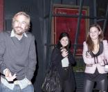 Jason Trawick, boyfriend de la chanteuse Britney Spears, surpris en charmante compagnie, le 4 janvier 2010, à la sortie d'un bar hollywoodien.