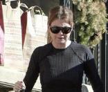 Ellen Pompeo, samedi 2 janvier 2010, à Los Angeles : de retour d'un ravitaillement dans un supermarché, elle affiche toujours sa mine des mauvais jours !
