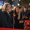 Tournage: Catherine Deneuve et Emmanuelle Béart se liguent contre un fan