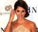Penélope Cruz, cheveux relevés et robe dorée, une très belle actrice sur tapis rouge 