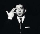 Regardez Vanessa Paradis, Jane Birkin, Charlotte Gainsbourg... mettre à nu le beau Serge !