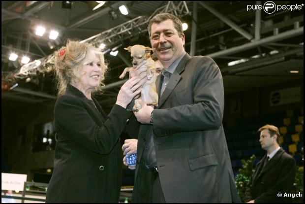 Patrick Balkany et Brigitte Bardot en 2004, le fameux jour des propos tenus (?) par la star à la mairie de Levallois sur leur nuit d'amour...