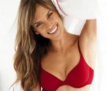 Alessandra Ambrosio sublime pour un shooting lingerie