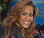 Amel Bent plus pétillante que jamais lors de l'avant-première de La Princesse et La Grenouille au Grand Rex à Paris le 17 janvier 2010. Marinière et boyfriend jean... une vraie it-girl ! 