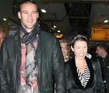Dannii Minogue et son amoureux Kris arrivent à Londres le 18 janvier 2010 