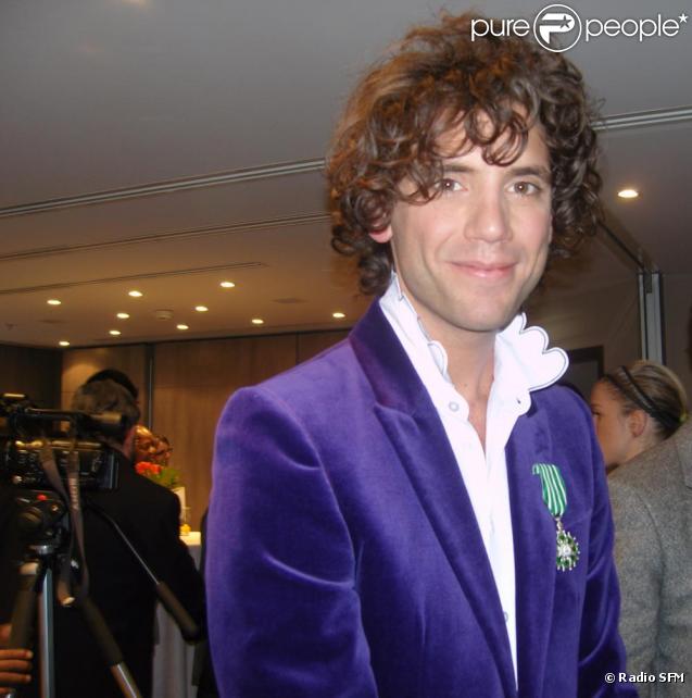 Mika décoré par le ministre de la Culture. 24/01/2010