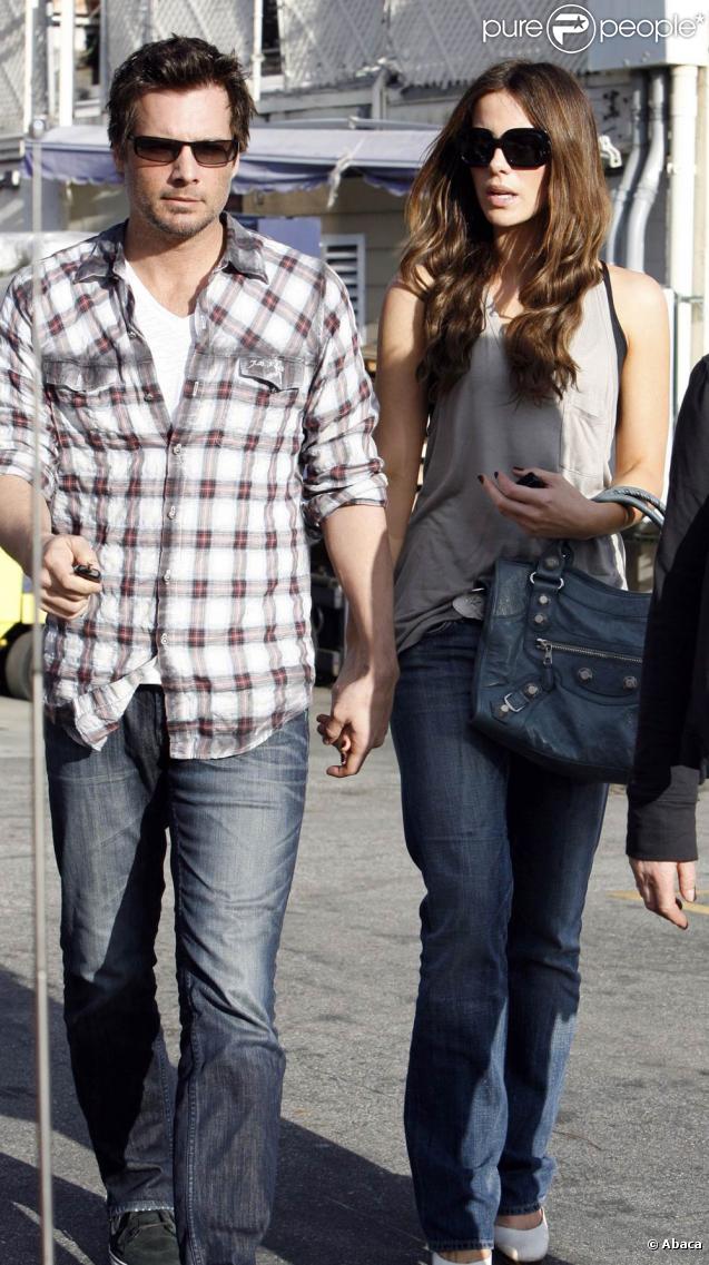 Kate Beckinsale en famille à Los Angeles, le 24 janvier 2010