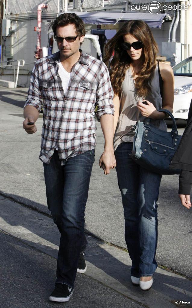 Kate Beckinsale en famille à Los Angeles, le 24 janvier 2010
