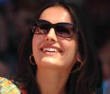 La ravissante Camilla Belle encourage son chéri Fernando Verdasco lors de son huitième de finale à l'Open d'Australie, à Melbourne, le 25 janvier 2010.